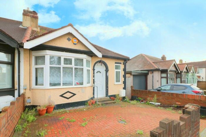 2 Bedroom Bungalow To Rent In Horns Road, Ilford, Essex, IG6