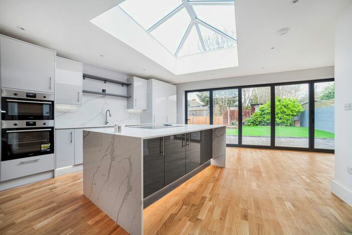 4 Bedroom Semi-Detached House To Rent In Boxtree Lane, Harrow, HA3