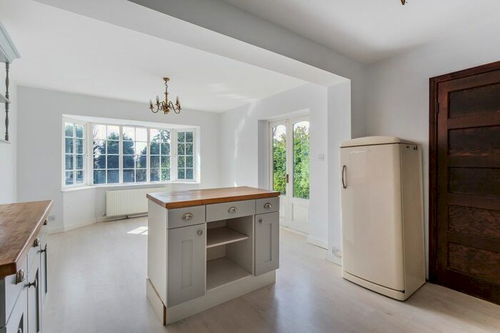 5 Bedroom Detached House To Rent In Ref: Sb - Raglan Road, Reigate, RH2