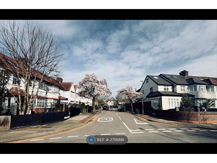 3 Bedroom Flat To Rent In Hervey Close, London, N3
