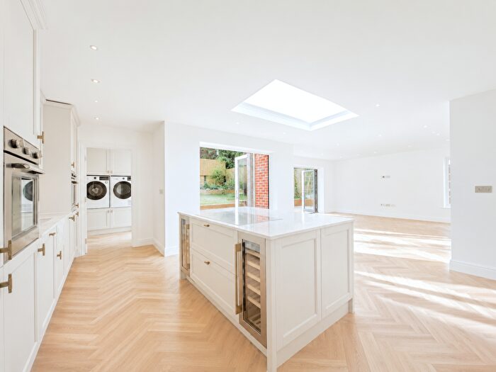 4 Bedroom Semi-Detached House For Sale In Luxury Bedroom House - Tring, HP23