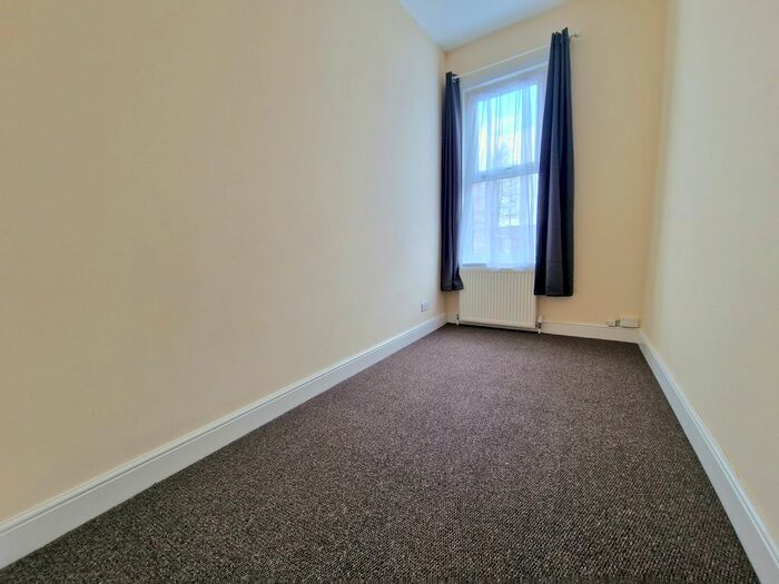 3 Bedroom Flat To Rent In Green Lanes, London, N13