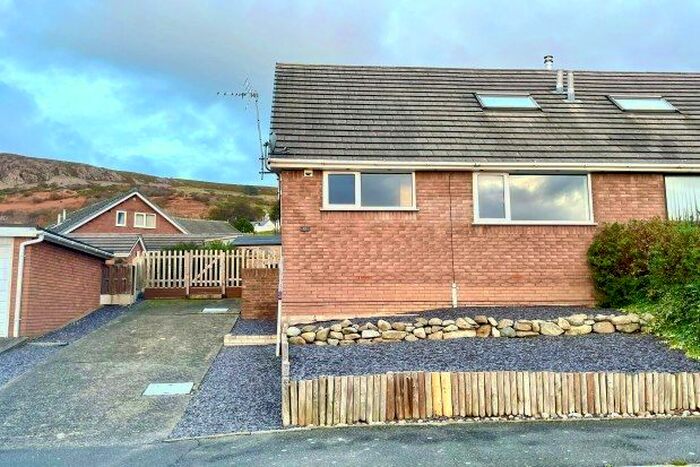 3 Bedroom Property To Rent In Cae America, Llanfairfechan, LL33
