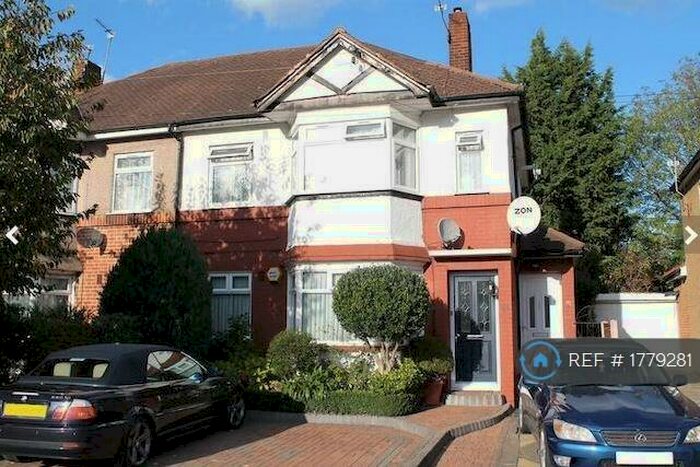 2 Bedroom Flat To Rent In Green Street, Enfield, EN3