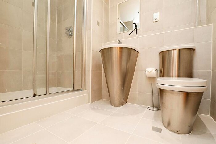 1 Bedroom Apartment For Sale In Bute Terrace, Cardiff, CF10
