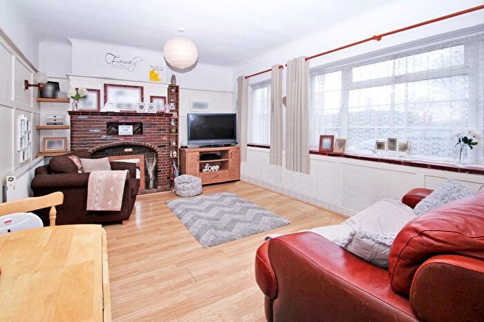 1 Bedroom Flat To Rent In Park Road, Uxbridge, UB8