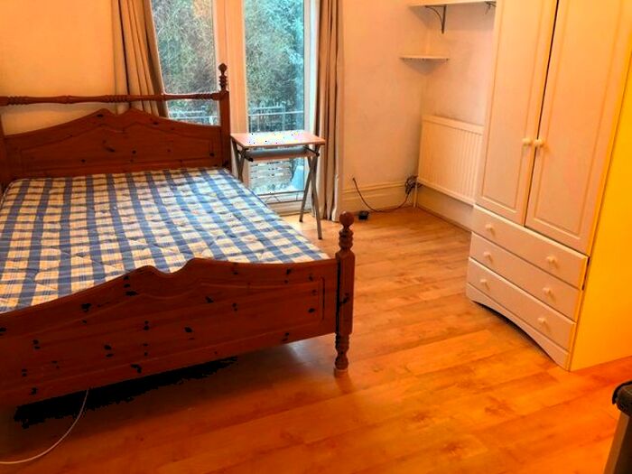 Studio To Rent In Brecknock Road, London, N19