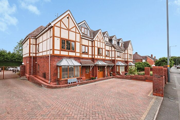 2 Bedroom Flat For Sale In Barrows Lane, Birmingham, B26