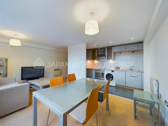 2 Bedroom Flat To Rent In Heathcroft, London, W5