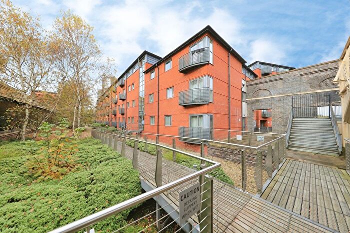 2 Bedroom Flat For Sale In Broad Gauge Way, City Centre, Wolverhampton, WV10