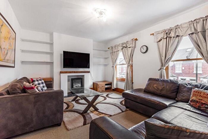 3 Bedroom Flat To Rent In Mendora Road, London, SW6
