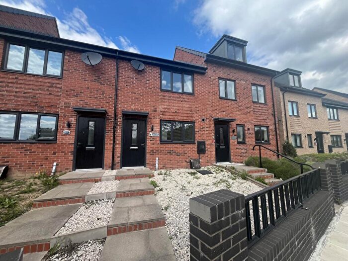 2 Bedroom House To Rent In Woodfield Way, Dominion Estate, DN4