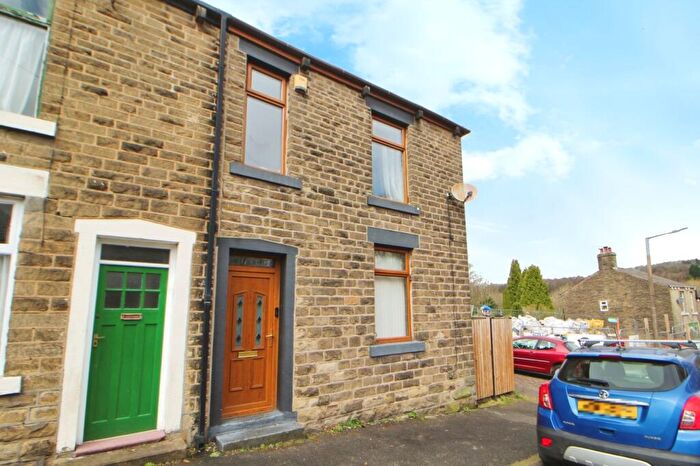 3 Bedroom End Of Terrace House For Sale In Simmondley Lane, Glossop, Derbyshire, SK13
