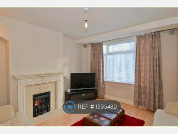 3 Bedroom Semi-Detached House To Rent In Gloucester Road, Cheltenham, GL51