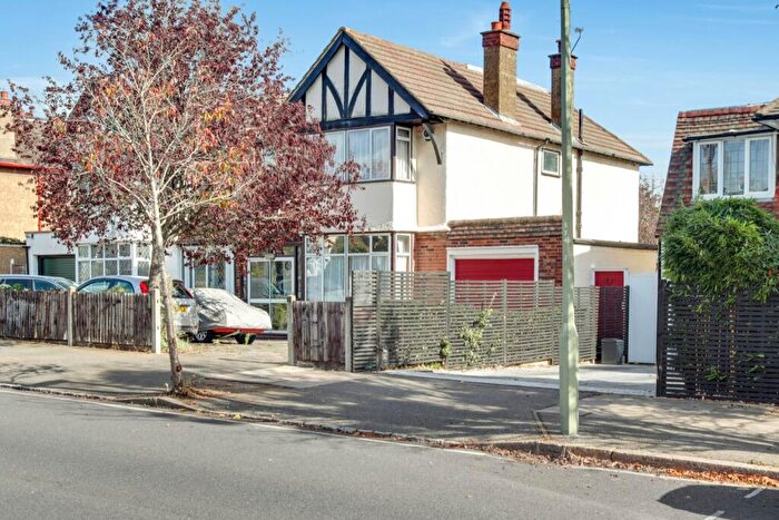 4 Bedroom Semi Detached House For Sale In South View, Bromley, BR1