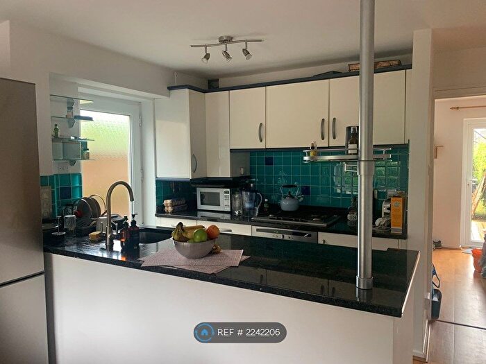 3 Bedroom Semi-Detached House To Rent In Frenchs Road, Cambridge, CB4