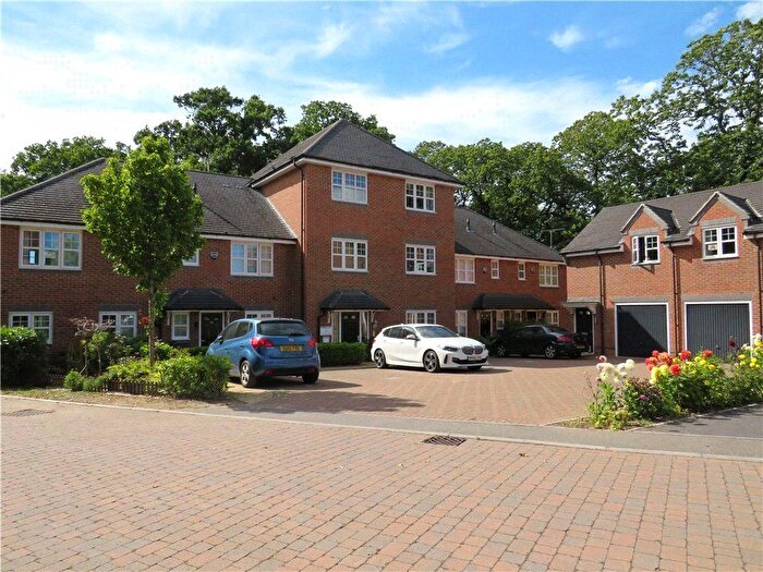 2 Bedroom Flat For Sale In Keaver Drive, Frimley, Camberley, GU16