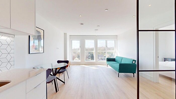 1 Bedroom Flat To Rent In Beverley Way, London, SW20