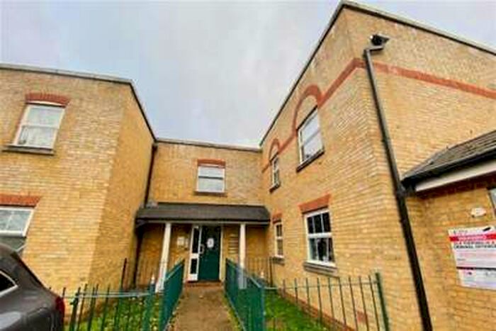 2 Bedroom Flat To Rent In Harston Drive, Enfield, EN3