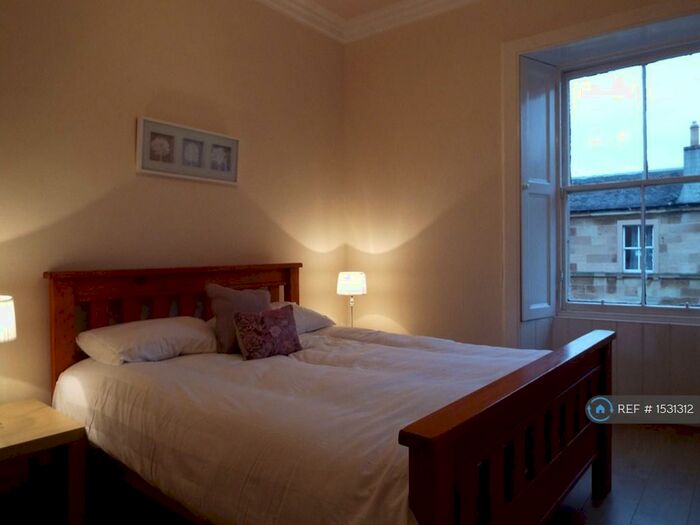 2 Bedroom Flat To Rent In Livingstone Place, Edinburgh, EH9