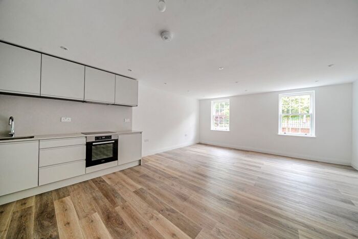 1 Bedroom Flat To Rent In Station Approach, Harpenden, AL5