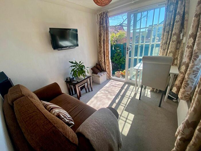 1 Bedroom Park Home For Sale In Lyndhurst Road, Christchurch, BH23