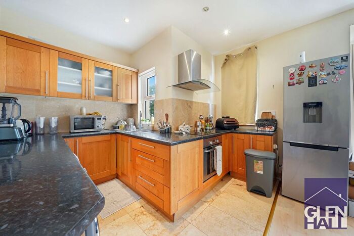1 Bedroom Flat For Sale In Parkhurst Road, London, N11
