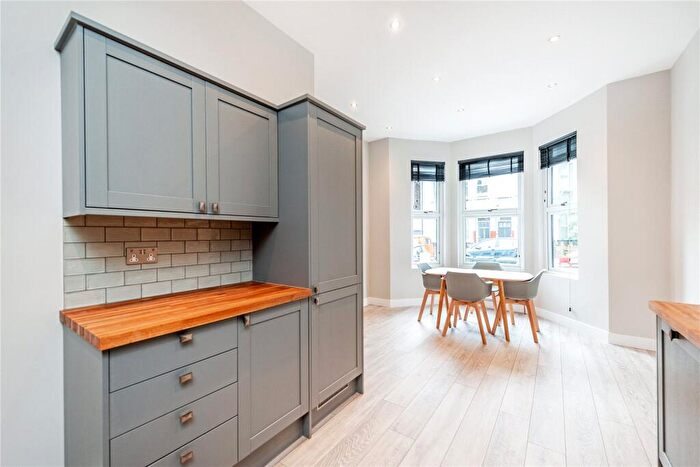 2 Bedroom Apartment To Rent In Hampden Road, London, N8