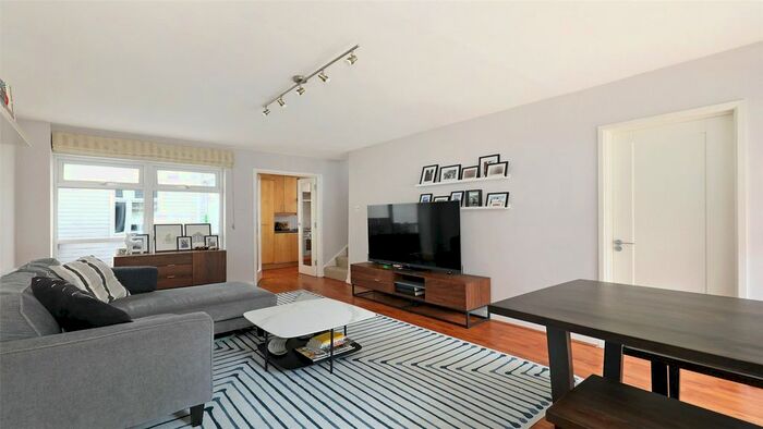 2 Bedroom Mews To Rent In Christopher Mews, Holland Park, W11