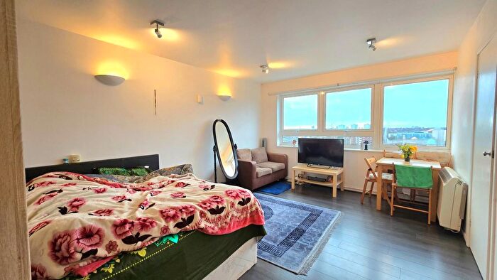 Studio To Rent In Seven Sisters Road, London, N4