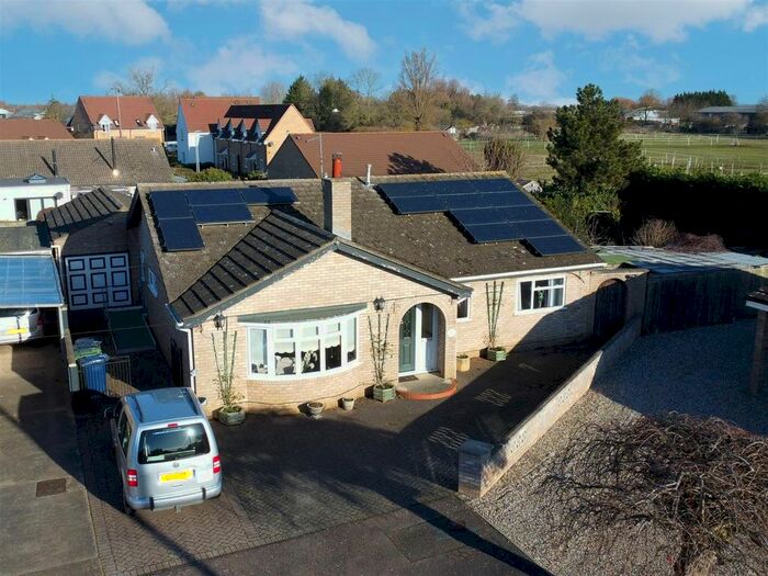 4 Bedroom Detached Bungalow For Sale In Meadow Way, Earith, Huntingdon, PE28