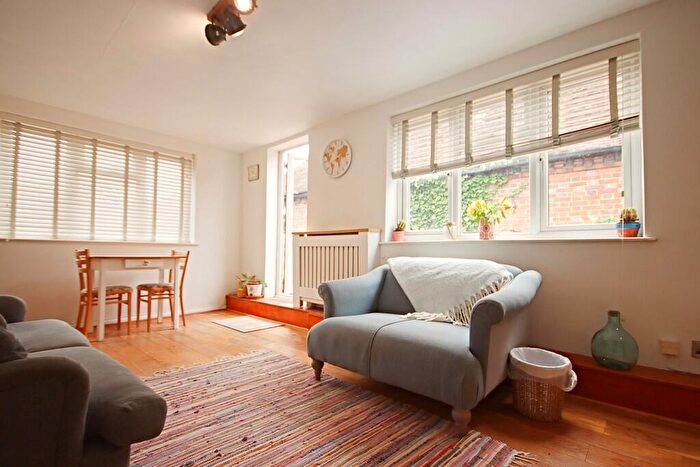 2 Bedroom Apartment For Sale In High Street, Billingshurst, RH14