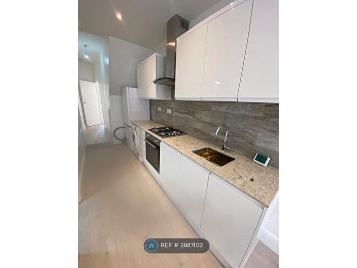 2 Bedroom Flat To Rent In Rowley Road, London, N15