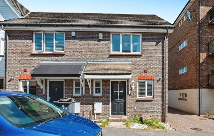2 Bedroom End Terrace House For Sale In Baker Crescent, Dartford, Kent, DA1