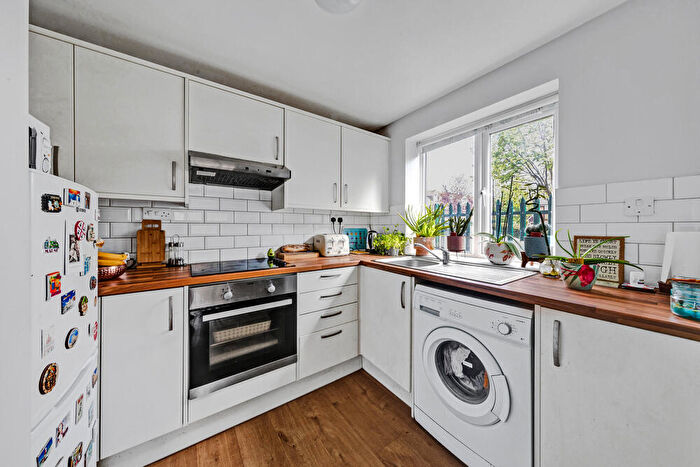 1 Bedroom Flat To Rent In Heathfield Drive, : Bed Rec Bath, CR4