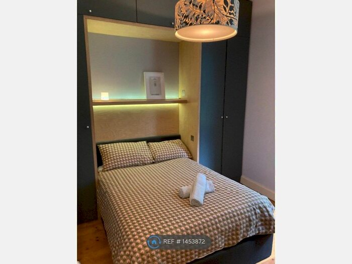 2 Bedroom Flat To Rent In Comiston Gardens, Edinburgh, EH10