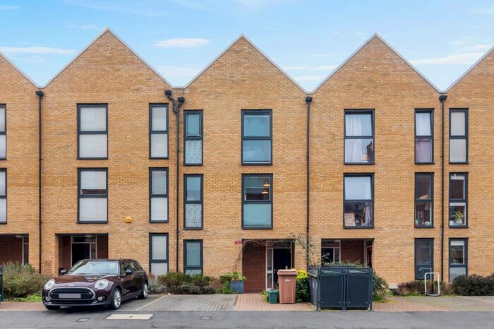 4 Bedroom Terraced House To Rent In Bathurst Square, London, N15