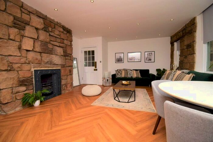 3 Bedroom Apartment To Rent In Yonge Park, Finsbury Park, London, N4