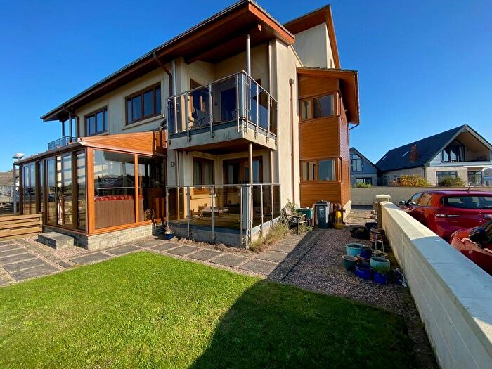 2 Bedroom Flat For Sale In Beach Road, Kewstoke, BS22