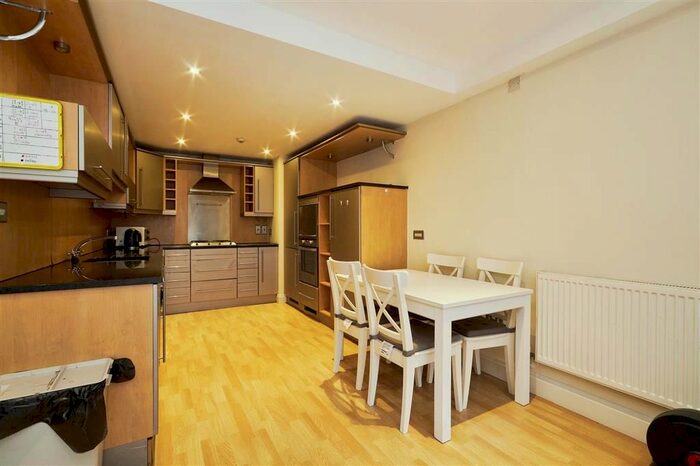 2 Bedroom Flat To Rent In Bellar Gate, Nottingham, NG1