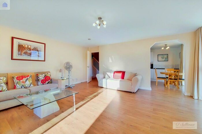 2 Bedroom Apartment To Rent In Asher Way, E1W