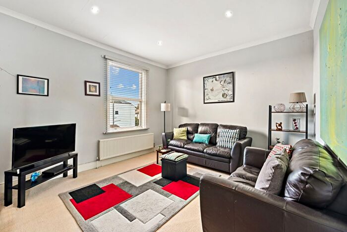 2 Bedroom Flat For Sale In Boston Road, Hanwell, London, W7