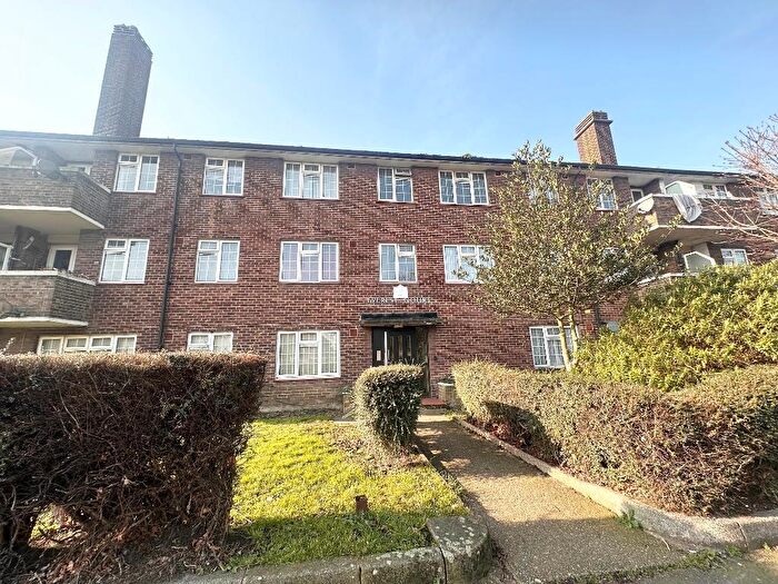 3 Bedroom Flat To Rent In Mottingham Road, Eltham, London, SE9