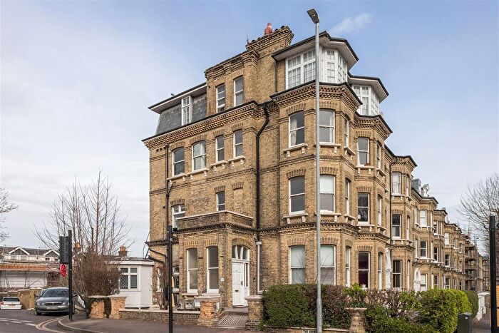 2 Bedroom Flat To Rent In The Drive, Hove, BN3