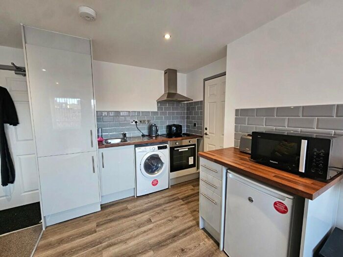 1 Bedroom Flat To Rent In South Street, Hull, East Riding Of Yorkshire, HU1