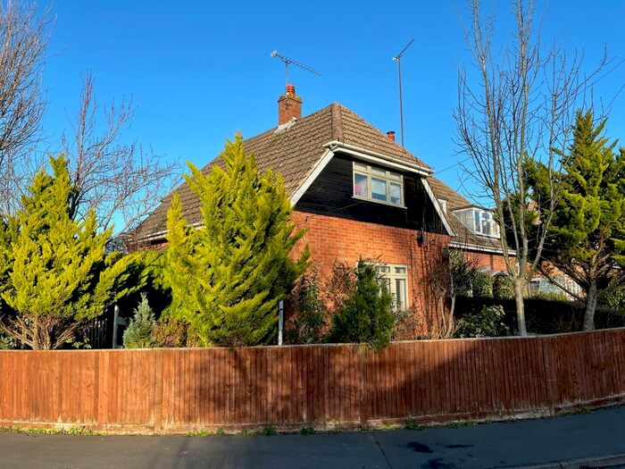 3 Bedroom End Of Terrace House For Sale In Casey Court, Southend, Reading, RG7