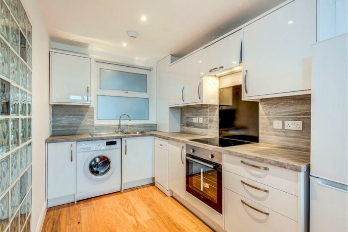 1 Bedroom Flat To Rent In Pound Way, Cowley Centre, OX4