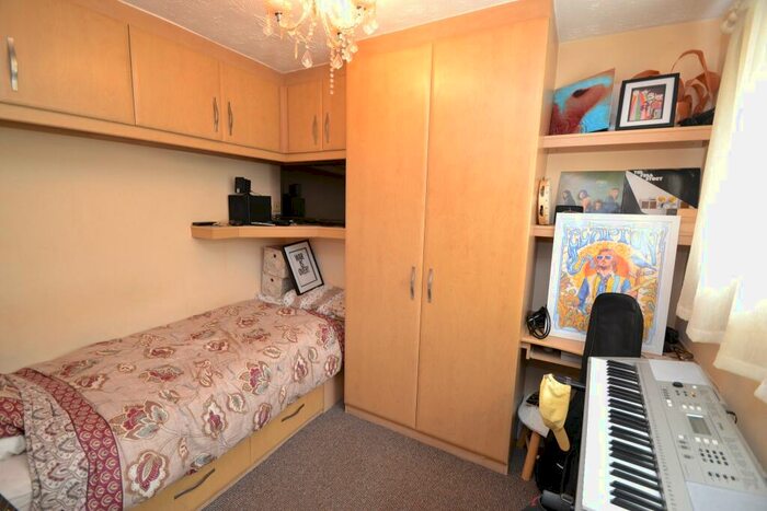 3 Bedroom End Of Terrace House For Sale In The Mistal, Thackley, BD10