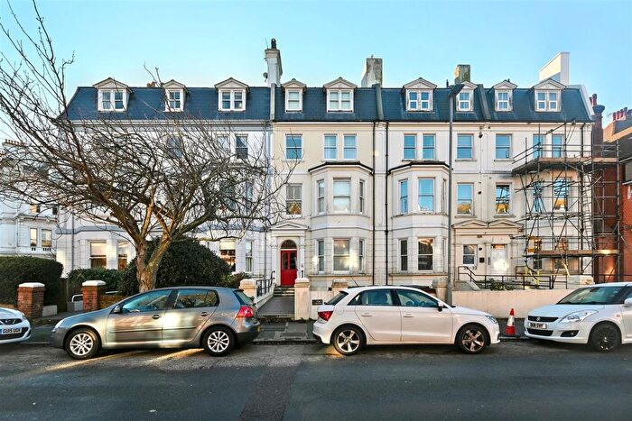 2 Bedroom Flat For Sale In Jevington Gardens, Eastbourne, BN21