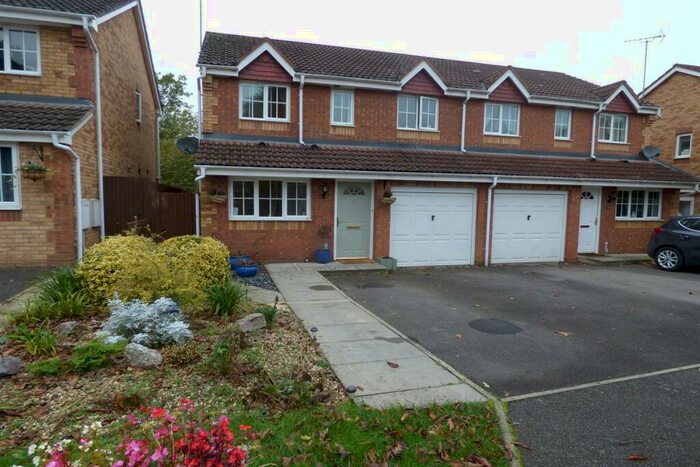 3 Bedroom Semi-Detached House To Rent In Gerring Road, Arborfield, RG2